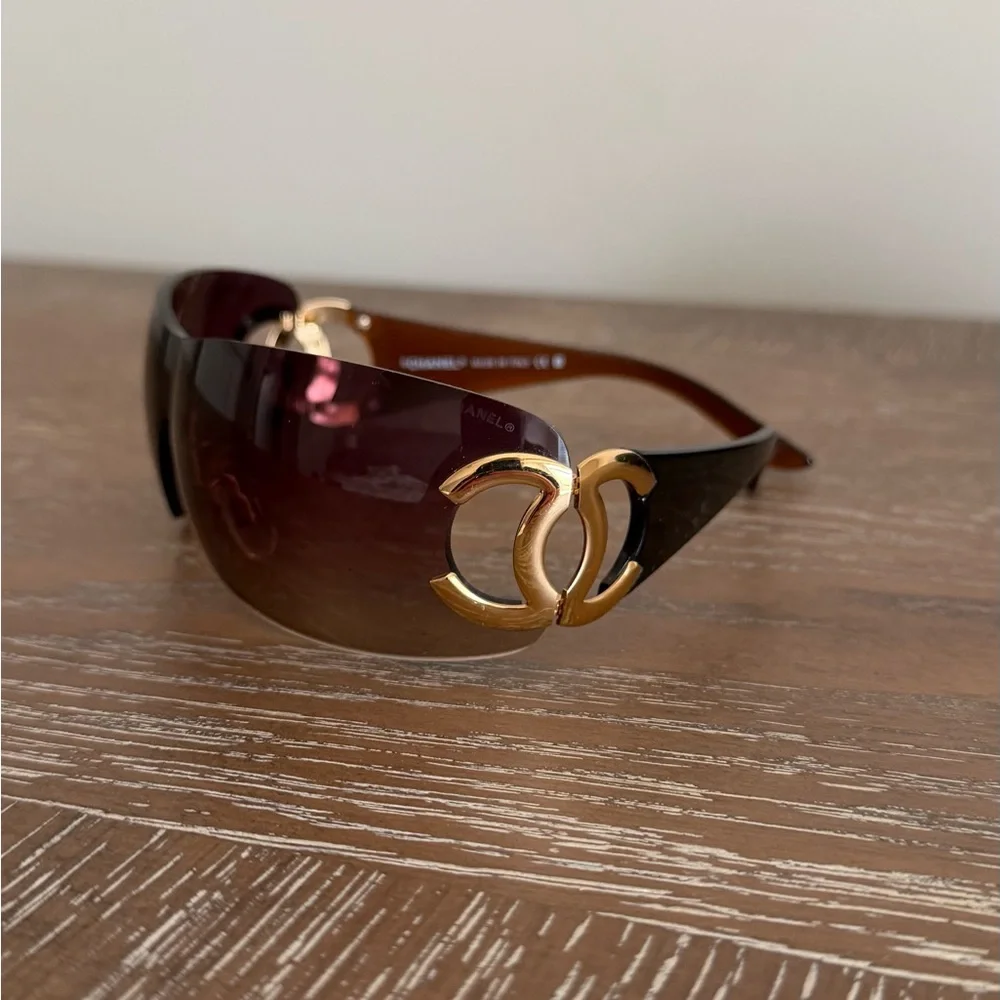 CHANEL Black Frame Brown Gradient CC Logo Rimless Sunglasses - Picture 4 of 11